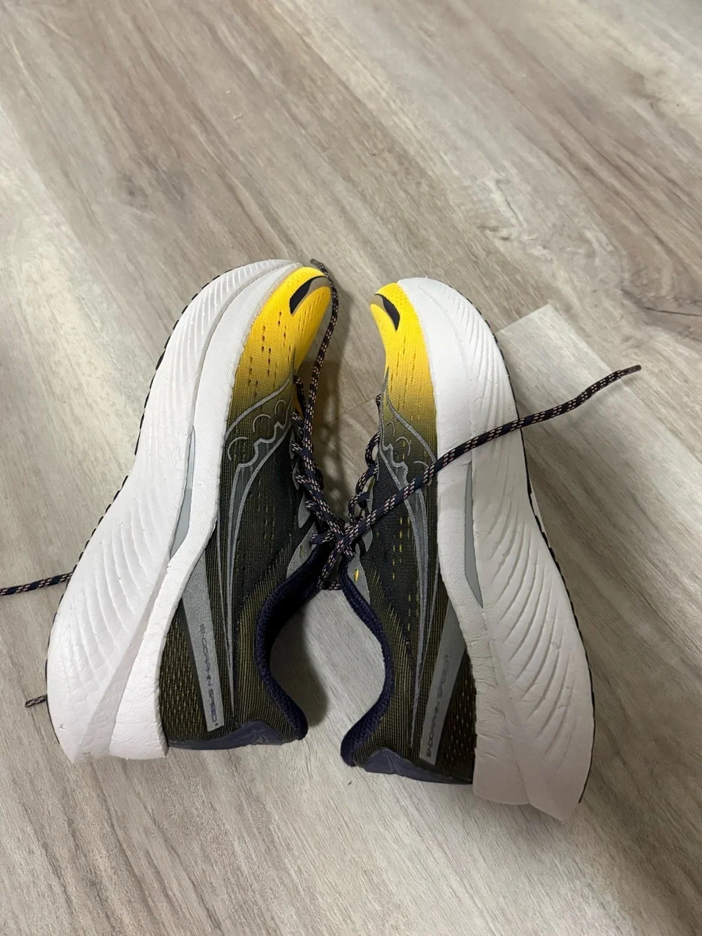 NWOT Saucony Endorphin Speed 3 size 7